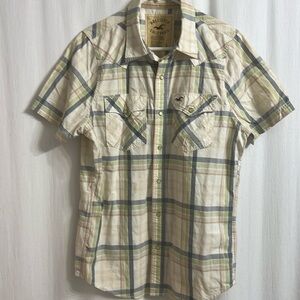 Hollister men’s button-down short sleeve. Size large. Pearl snap buttons.
